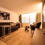 Daniela 4*