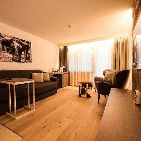 Daniela 4*